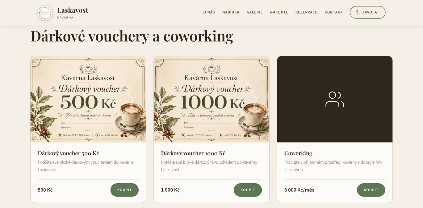 Web kavárny s nabídkou dárkových poukazů a měsíčního coworkingu, které si návštěvník koupí kartou přímo na stránce